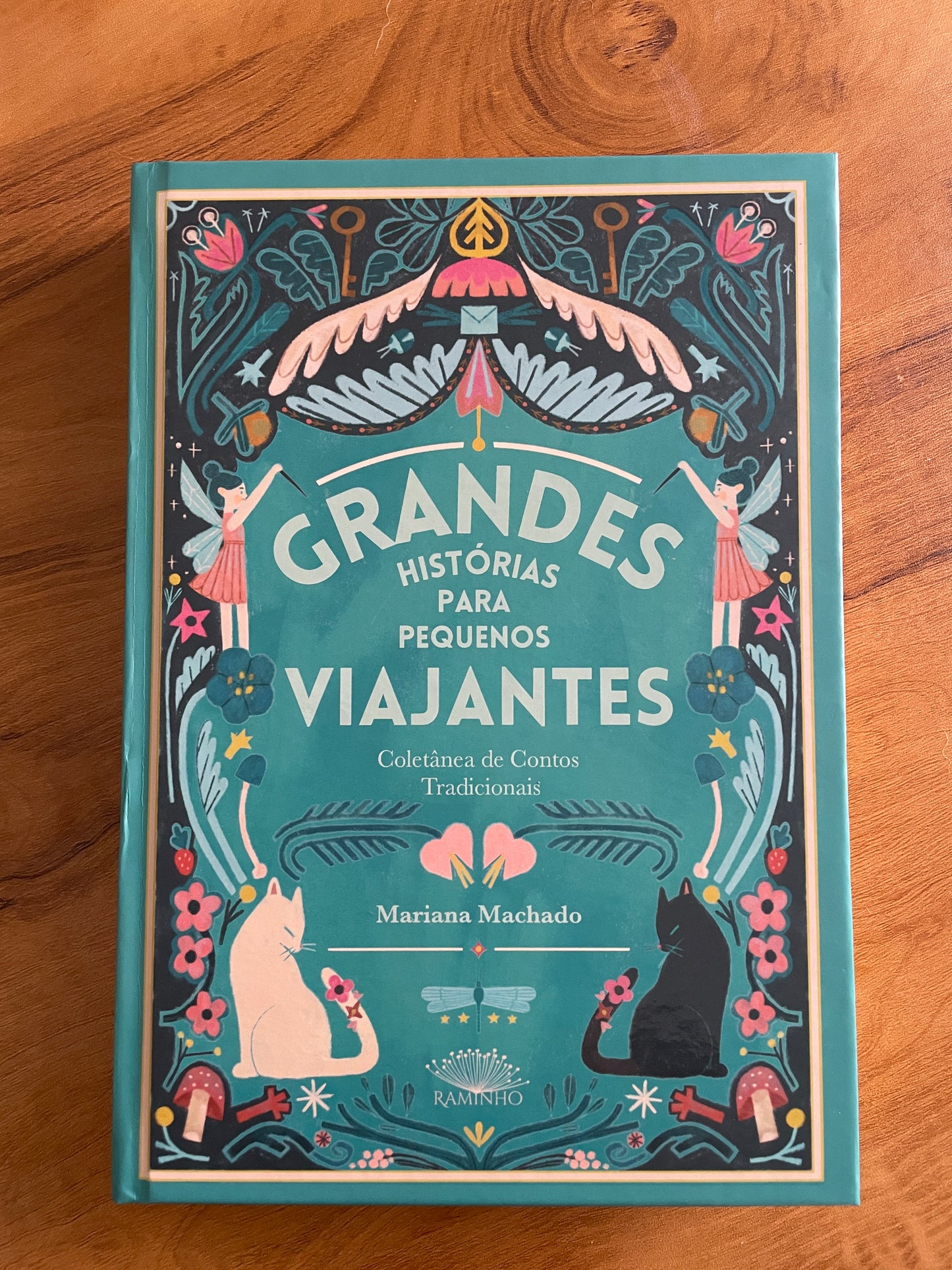 GRANDES HISTÓRIAS PARA PEQUENOS VIAJANTES Hardcover book